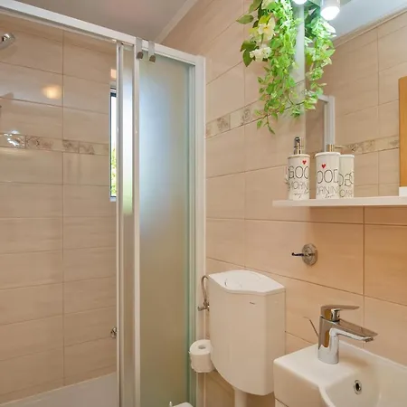 Sobe Na Konalu Konukevi