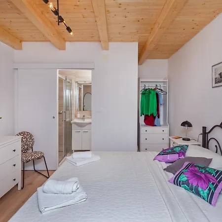 Guest house Sobe Na Konalu
